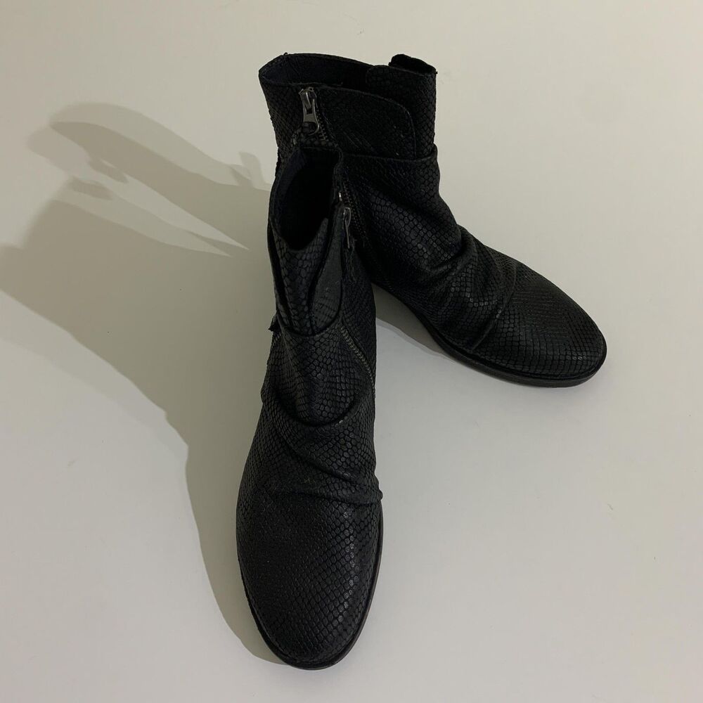 OTBT Boots Womens 9.5 Yokel Black  Leather Zip Ankle Booties